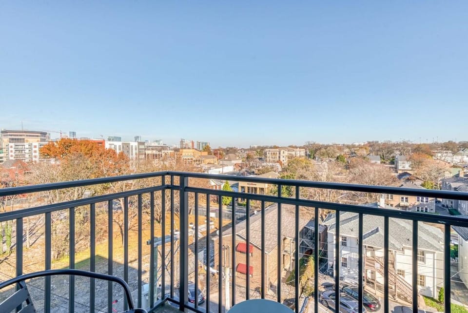 CozySuites TWO Spacious Music Row Condos Apartment hotel in Nashville