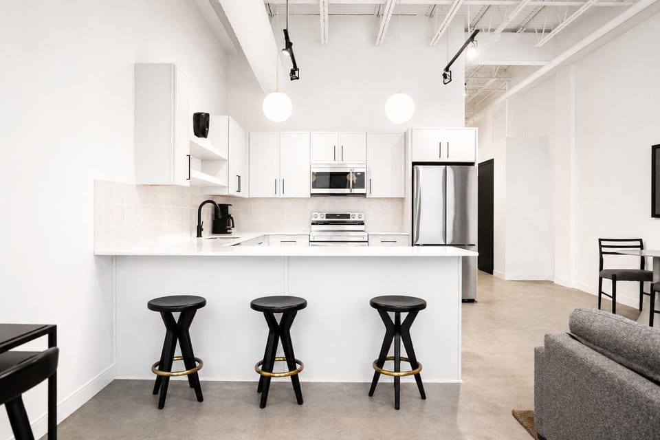 Roami at Century Plaza | Convention Ctr |1BR Loft Apartment hotel in Loring Park