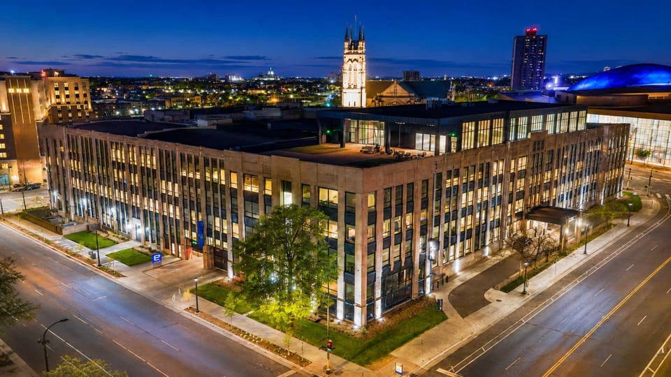 Roami at Century Plaza | Convention Ctr |1BR Loft Apartment hotel in Loring Park