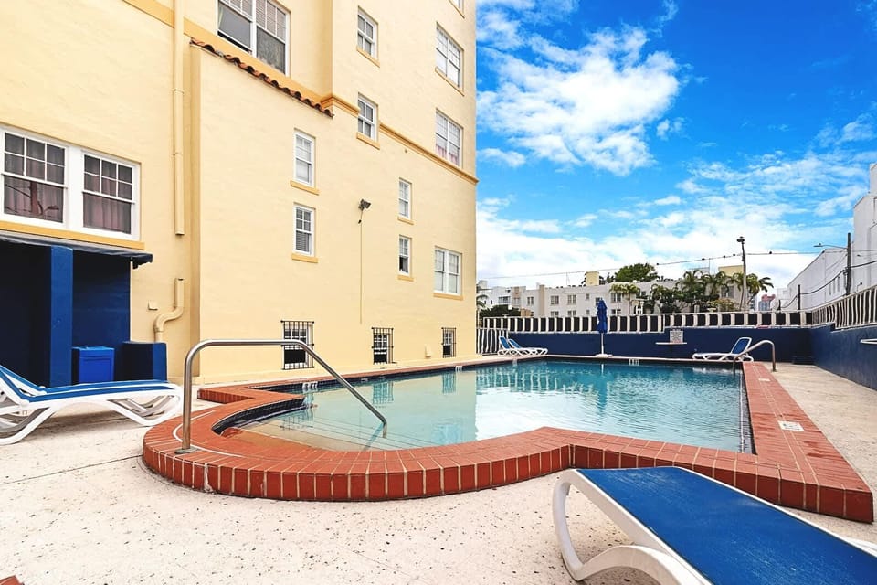 Roami at The Alamac | 1BR Near the Beach Apartment hotel in Flamingo Lummus