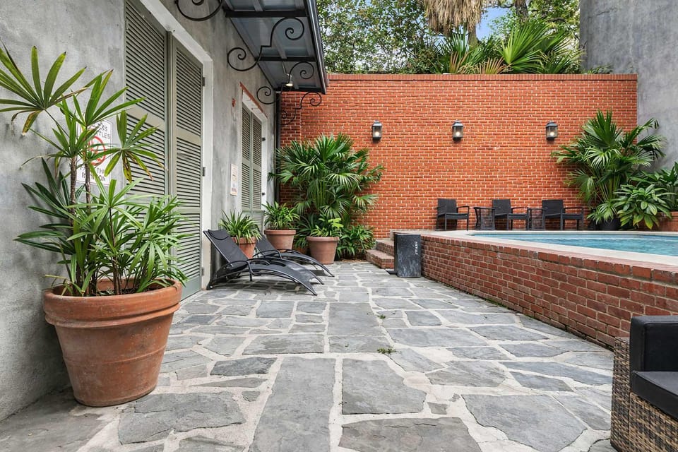 Roami at St. Helene | Combo unit | Chartres St. Apartment hotel in French Quarter