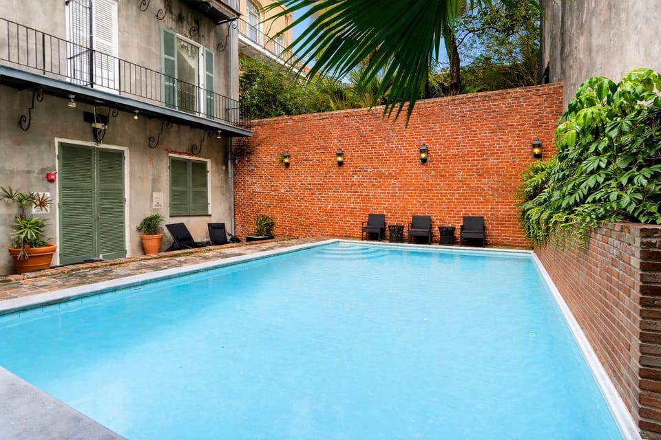 Roami at St Helene Chartres St with Balcony, Pool Apartment hotel in French Quarter