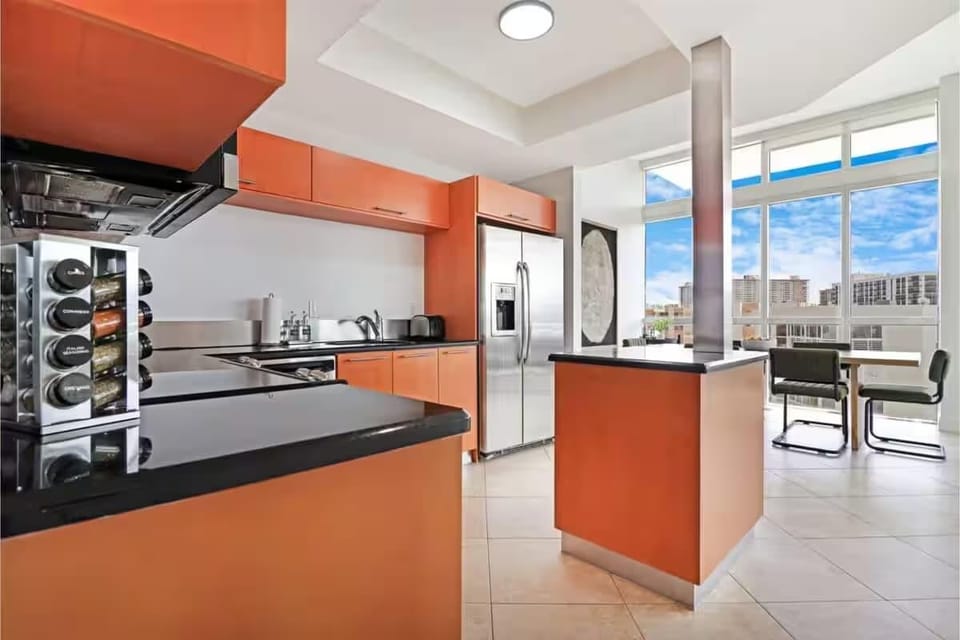 Roami at Sunny Isles | 6BR - 2 units Apartment hotel in Sunny Isles Beach