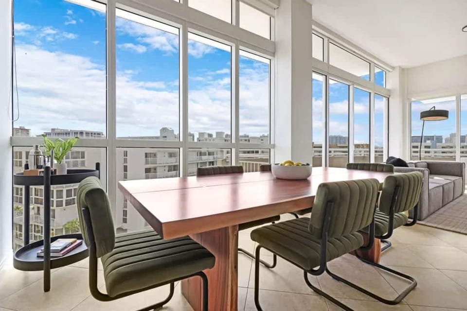 Roami at Sunny Isles | 6BR - 2 units Apartment hotel in Sunny Isles Beach