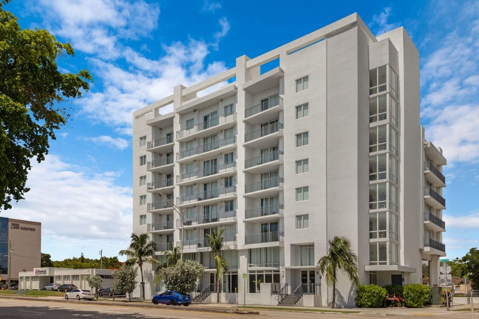 Roami at Grove 27 | Coconut Grove | 1BR Apartment hotel in Coral Gables