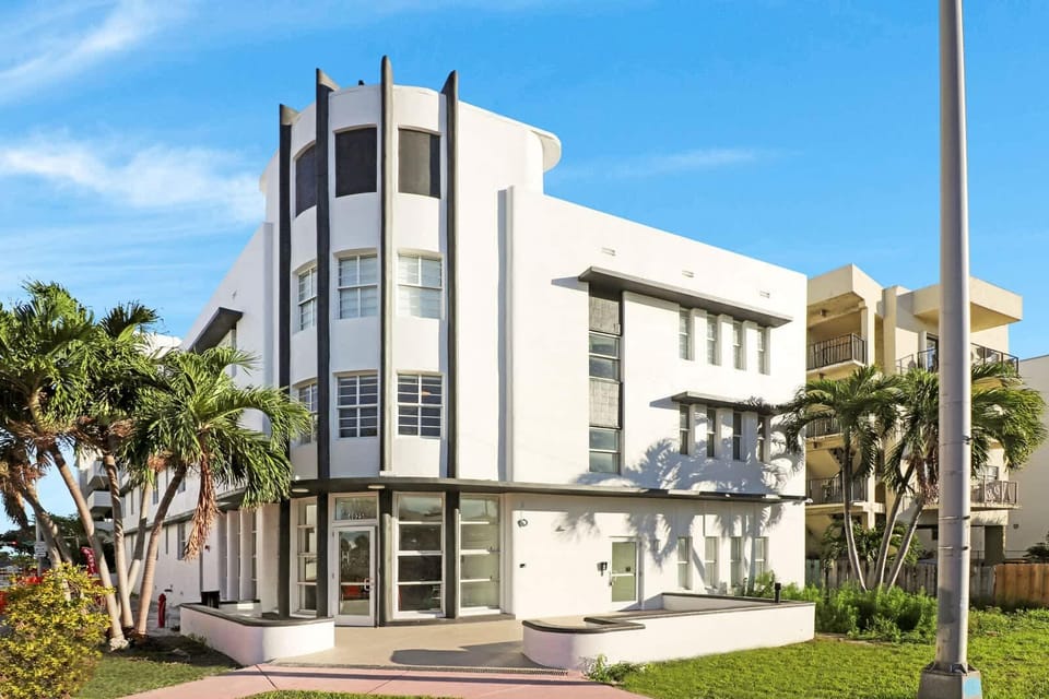 Roami at The Carmela | Near the Beach Apartment hotel in Miami Beach