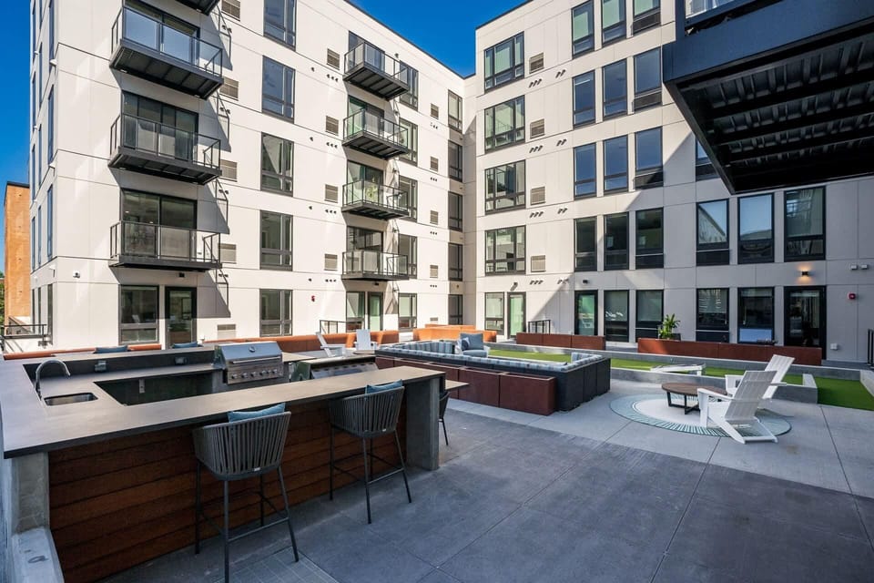 TWO CozySuites in Marquee with pool & gym | 3 Beds Apartment hotel in Loring Park