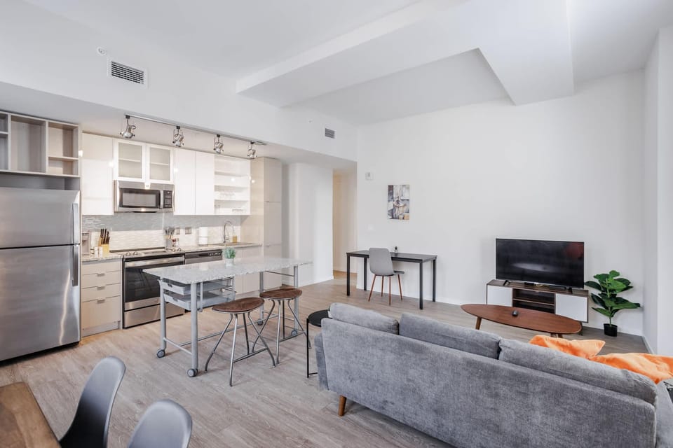 TWO CozySuites Sky Central | Rooftop, Gym #25 Apartment hotel in Cincinnati