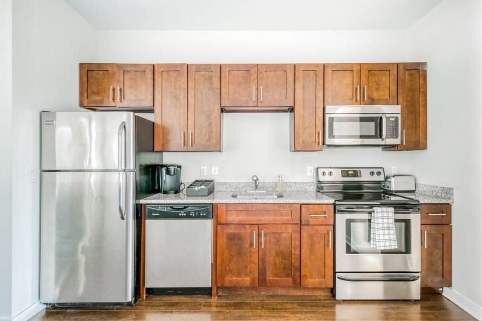 TWO CozySuites Spacious Music Row Condos Apartment hotel in Nashville