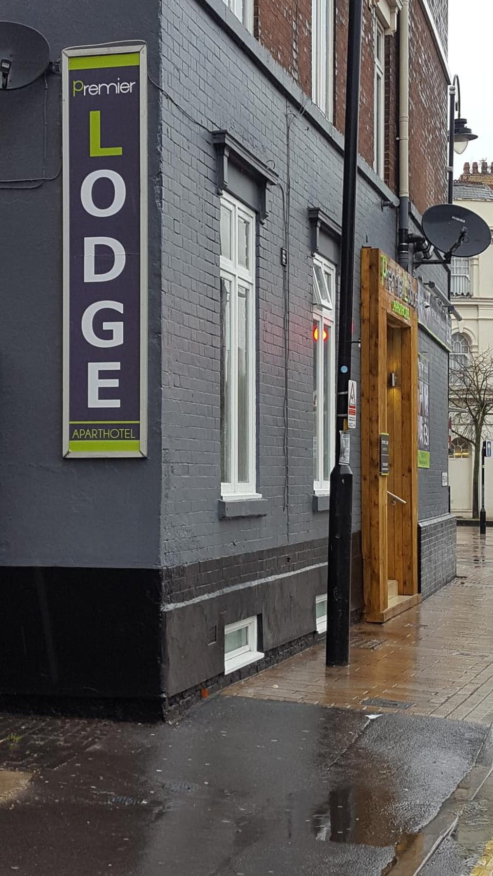 Premier Lodge Central Apartment hotel in Wolverhampton