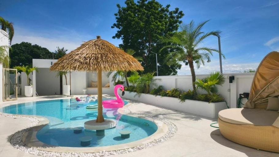 White Curve Villa Bangsare Hotel in Chon Buri Changwat