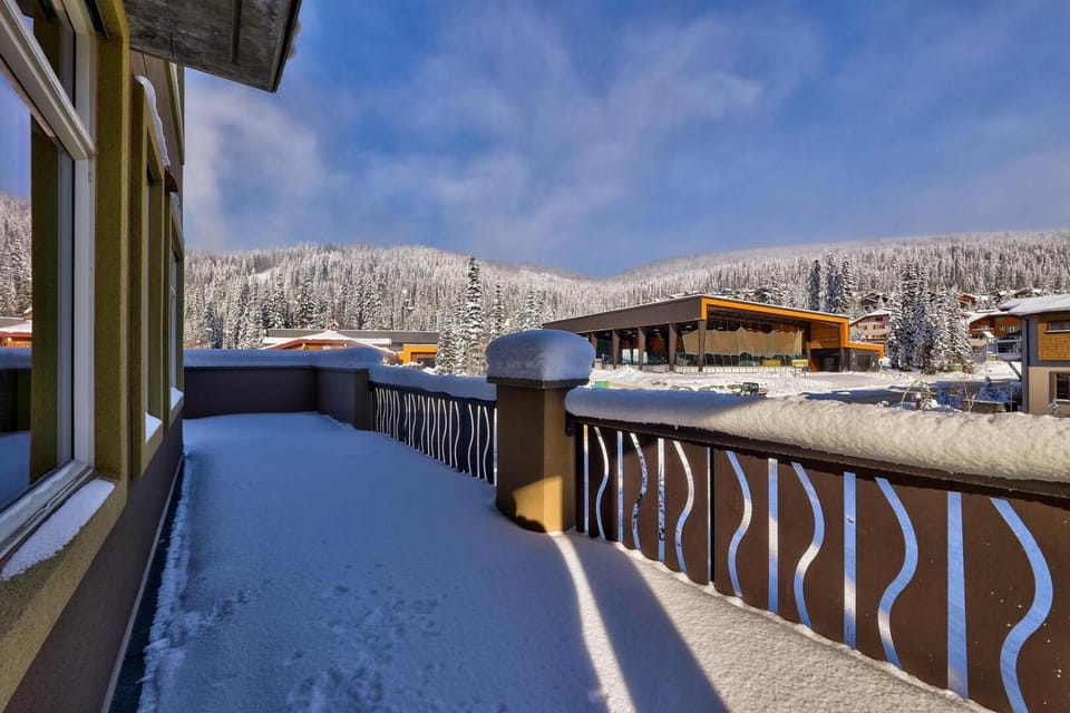 Kookaburra Lodge #203 By Bear Country Lodge in British Columbia