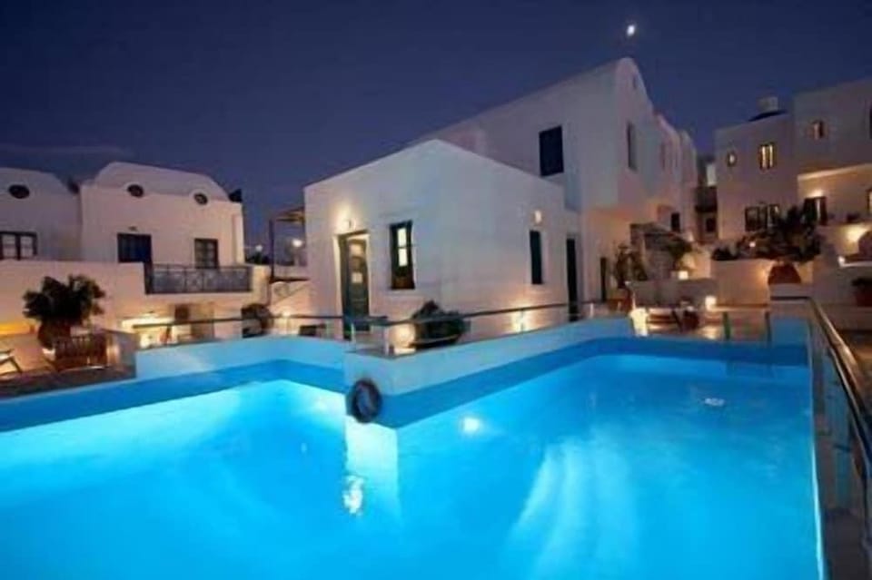 Oias Sunset Apartment hotel in Oia