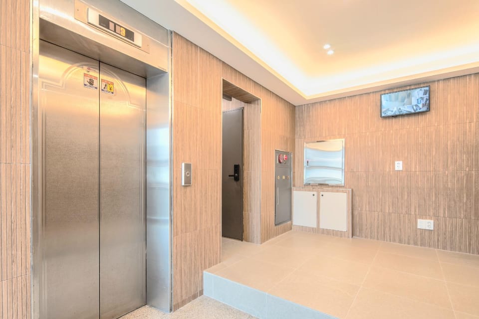 잠실새내역 스위트룸 / Jamsilsaenae Suite Room Hostel in Seoul
