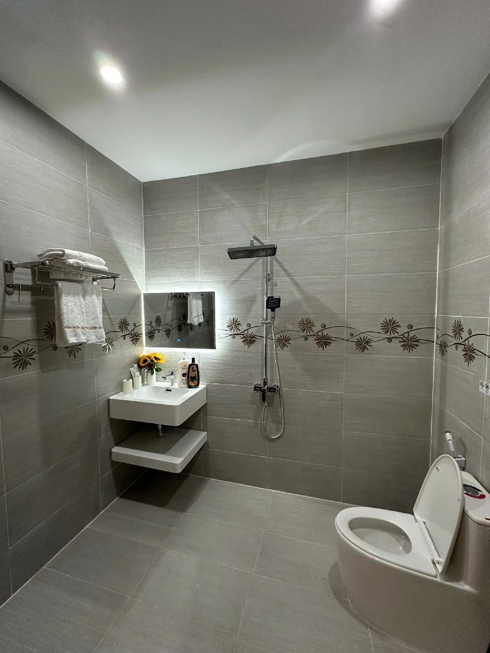 KHÁCH SẠN TÂN HIỆP 2 Hotel in Ho Chi Minh City