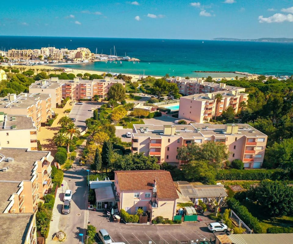 Linaya Hotel & Restaurant Hotel in Bormes-les-Mimosas