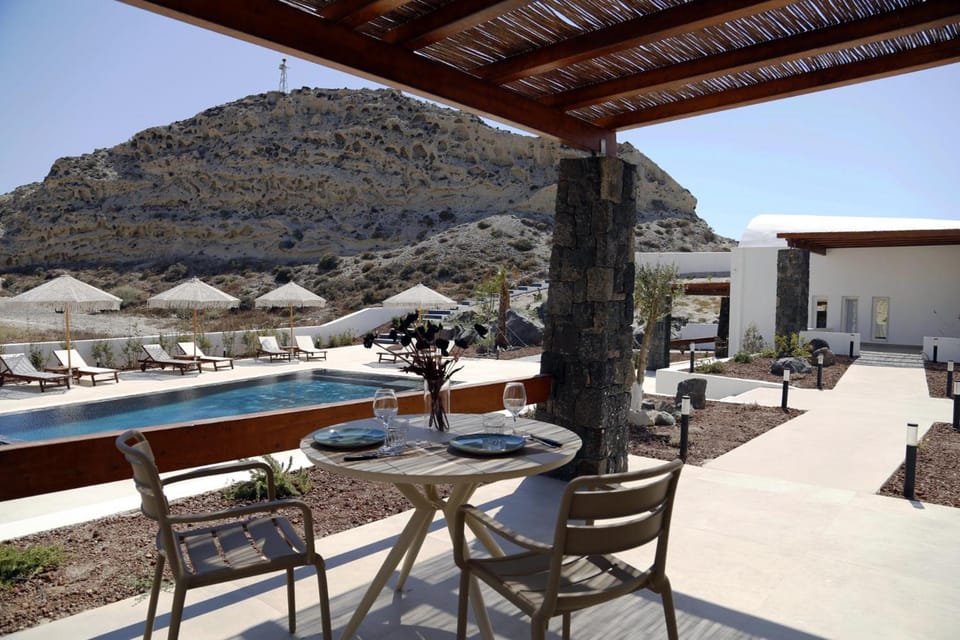 THERRA Suites & Sunset Terrace Apartment hotel in Santorini
