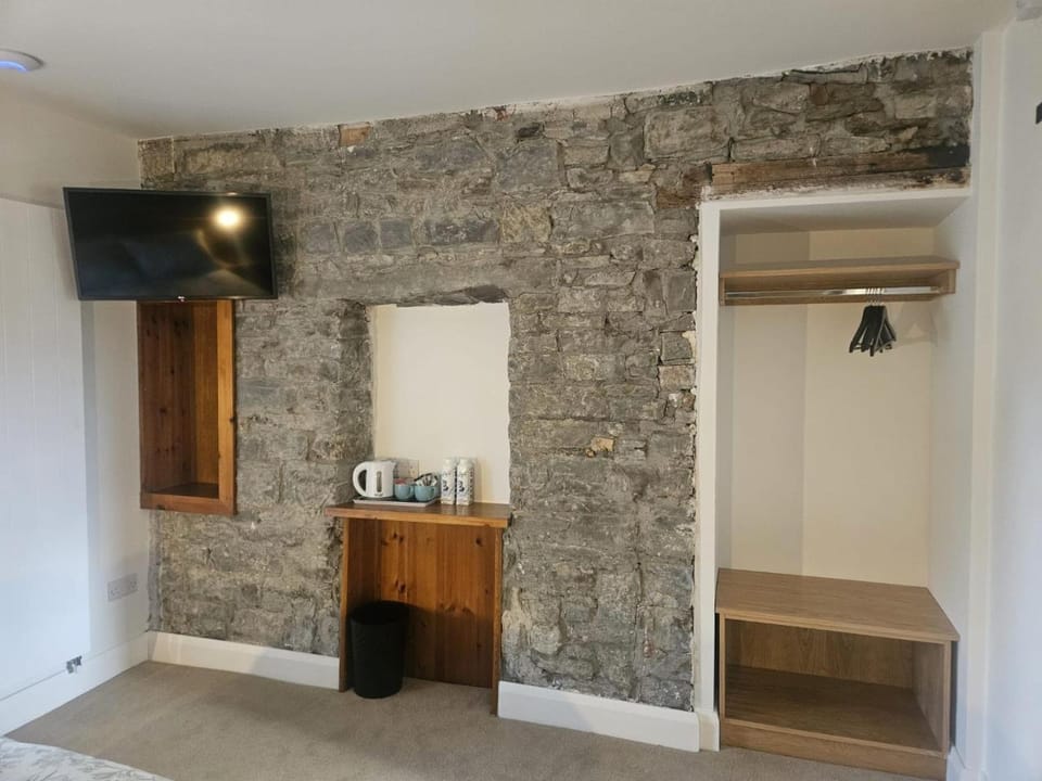 The Hedgerow Kilshanny Hotel in County Clare