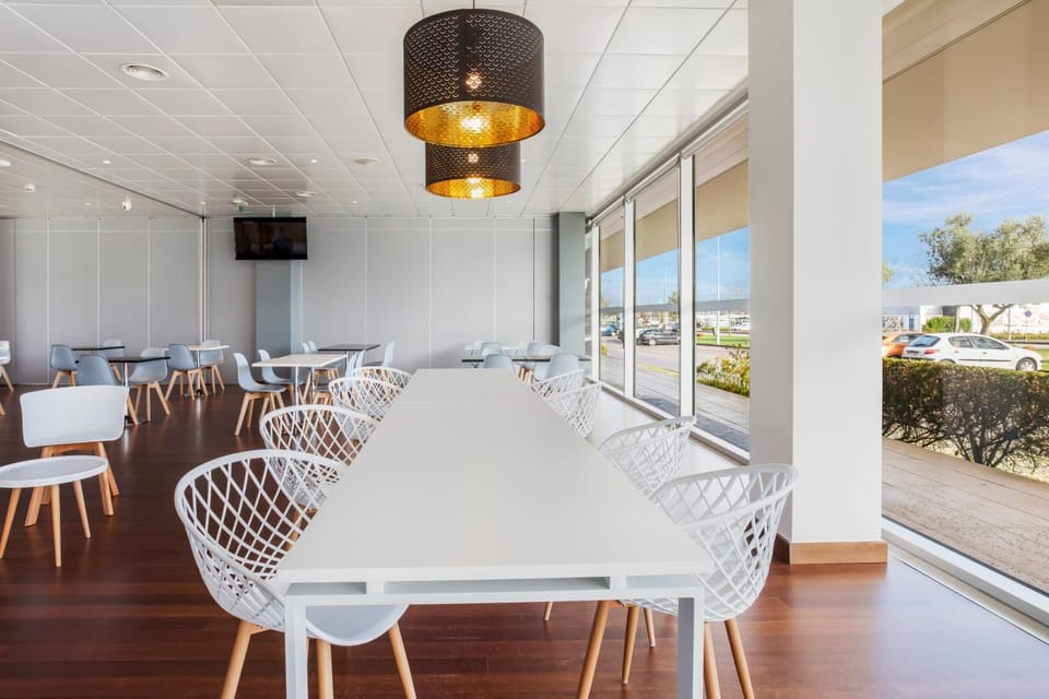 Shared lounge/TV area