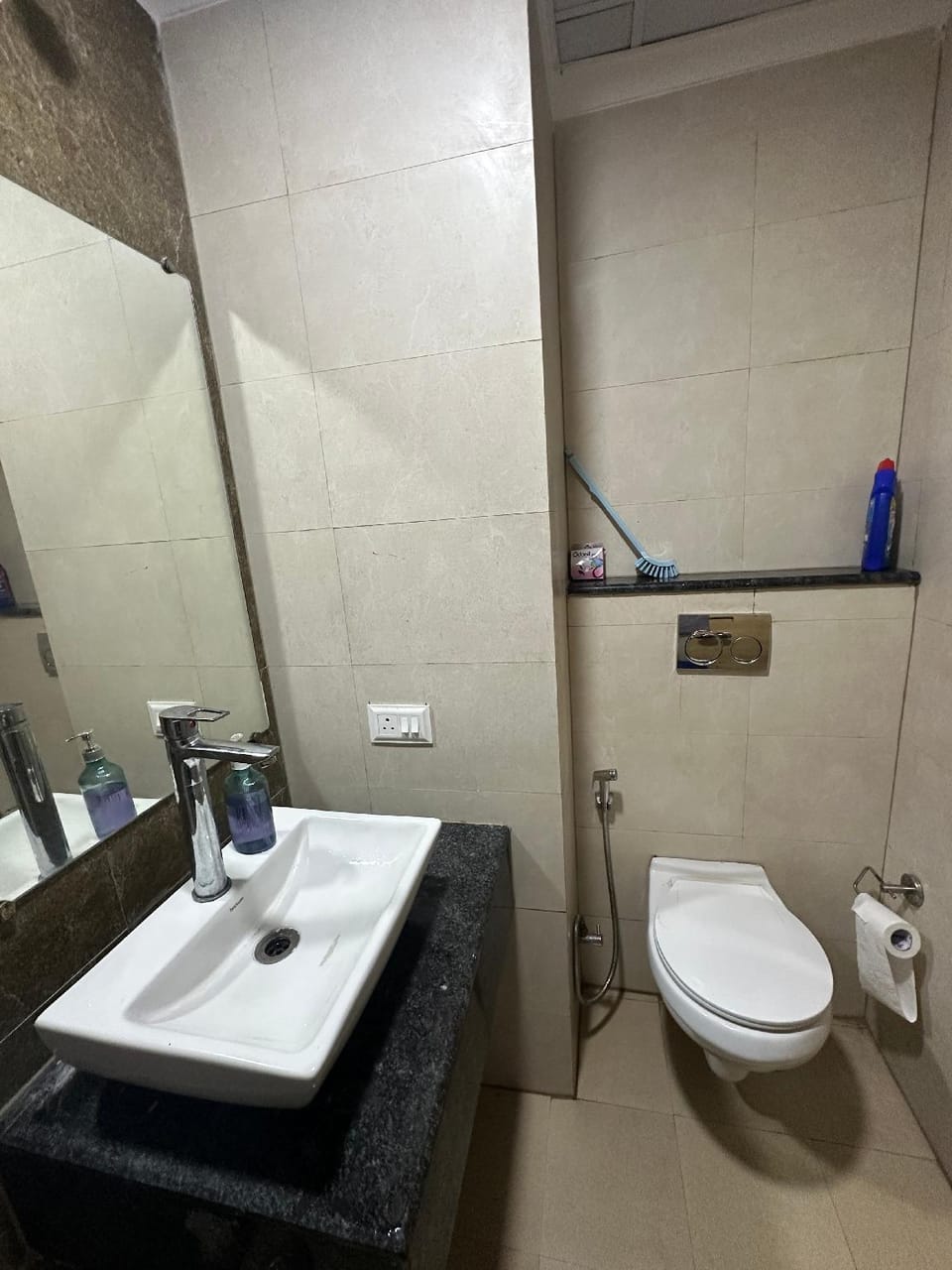 Gaur city view  Bed and Breakfast in Noida