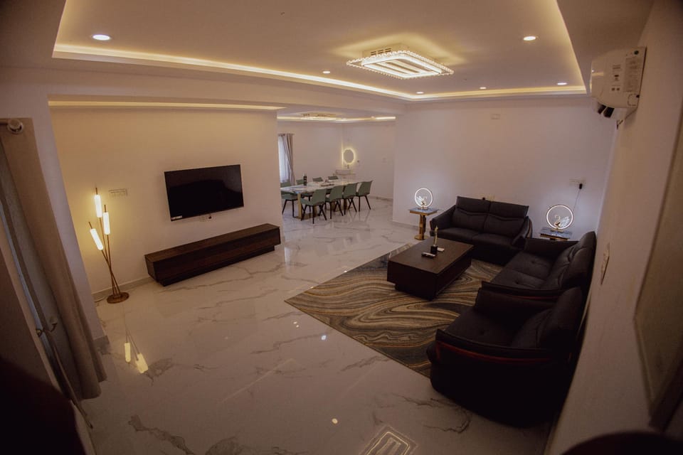 Shared lounge/TV area