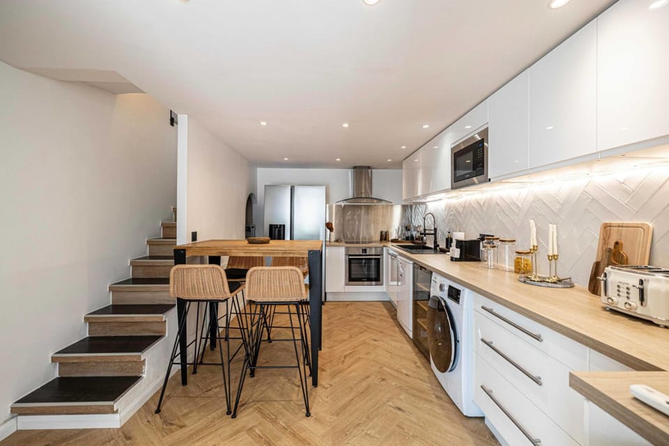 Duplex Apartment with Pool a/c 2BR/4P - Cannes Hotel in Cannes