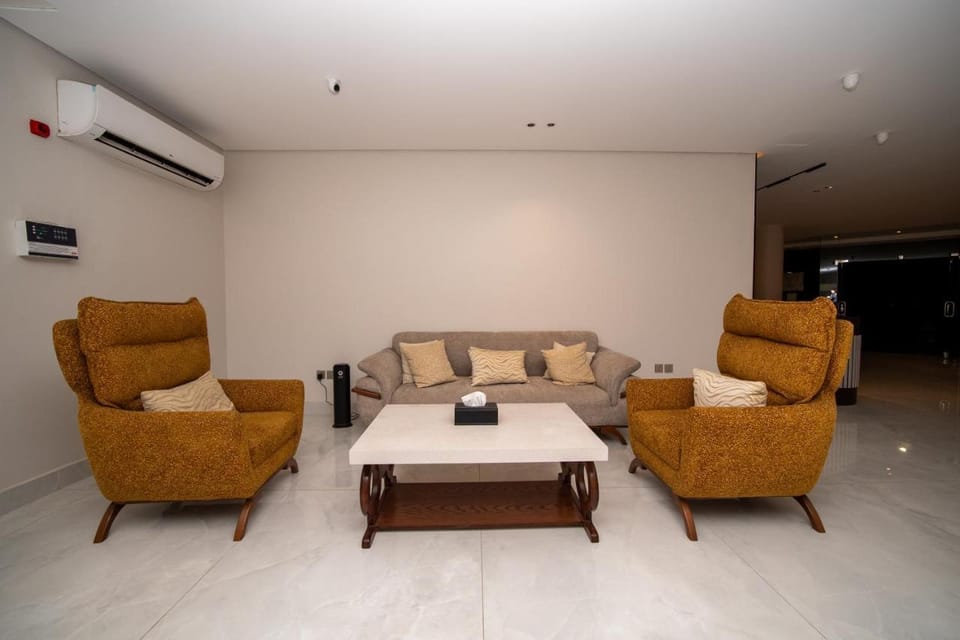 شقق أمواج للشقق المخدومة Apartment hotel in Al Khobar