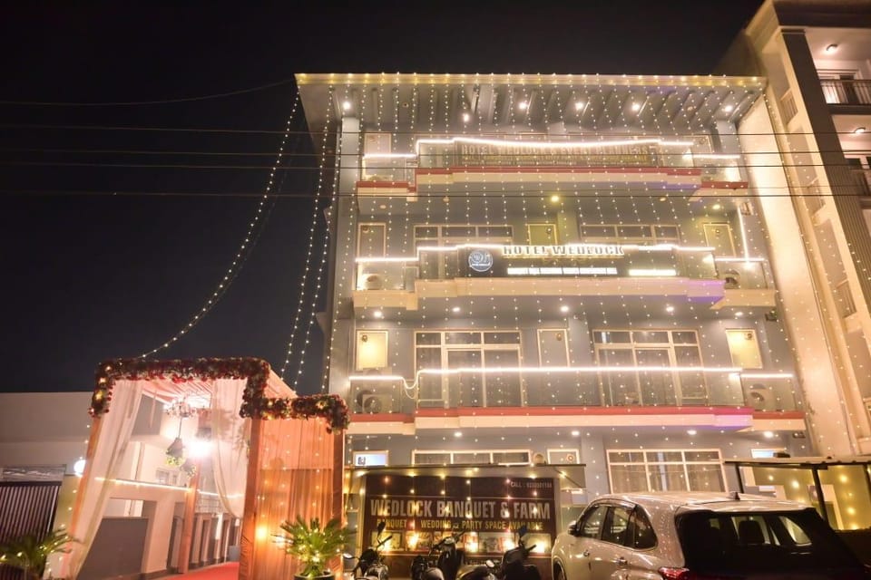 Aura hotel and banquet Hotel in Gurugram