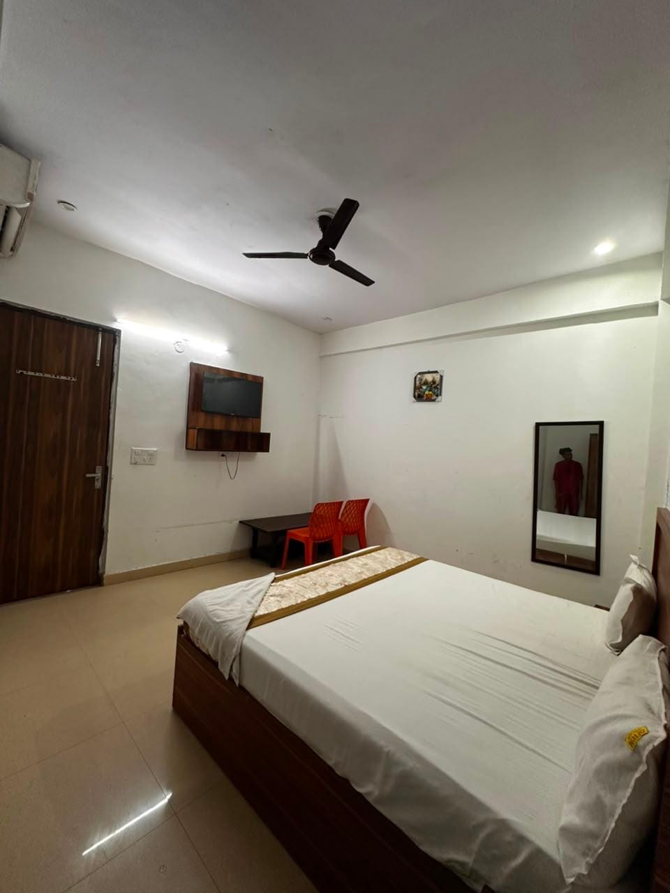 Hotel Metro View  Hotel in Noida