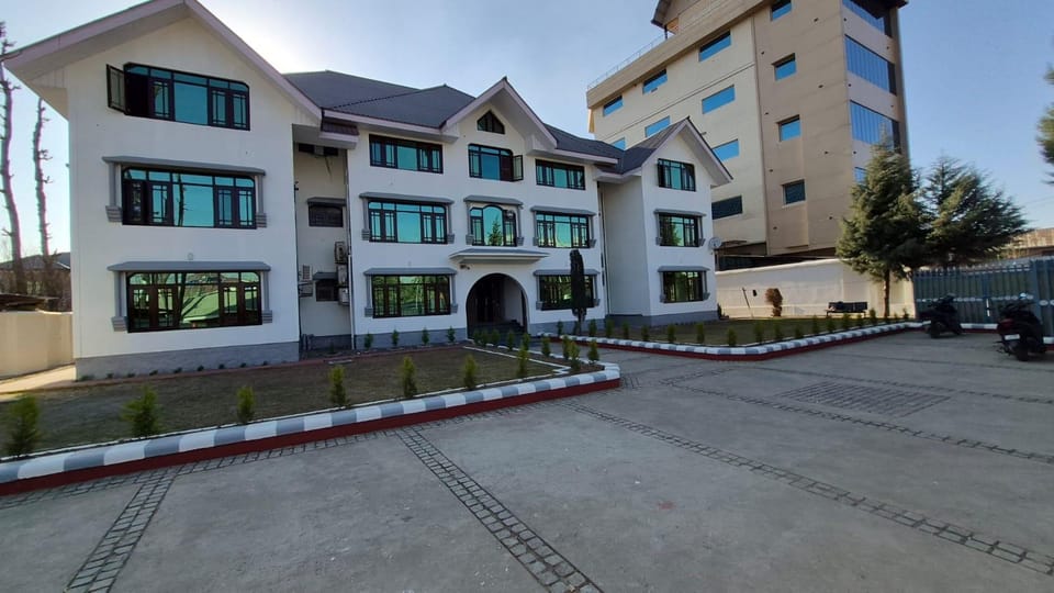 The Central Cottage  Hotel in Punjab