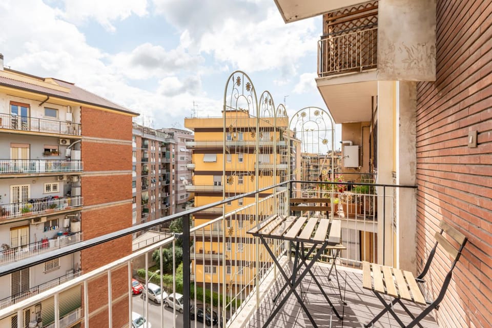 Bnb Drive In Hotel in Rome