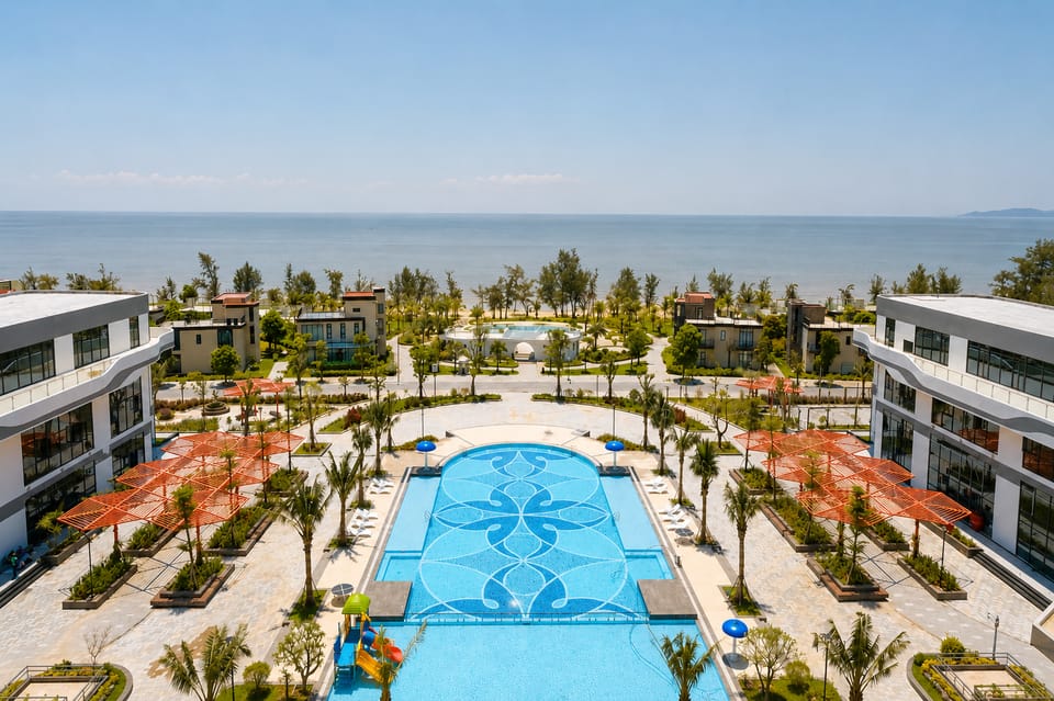 Swimming pool [outdoor]