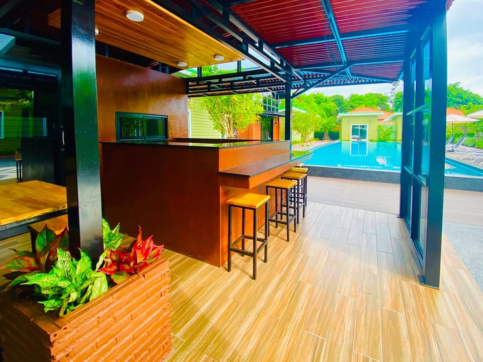 Poolside bar