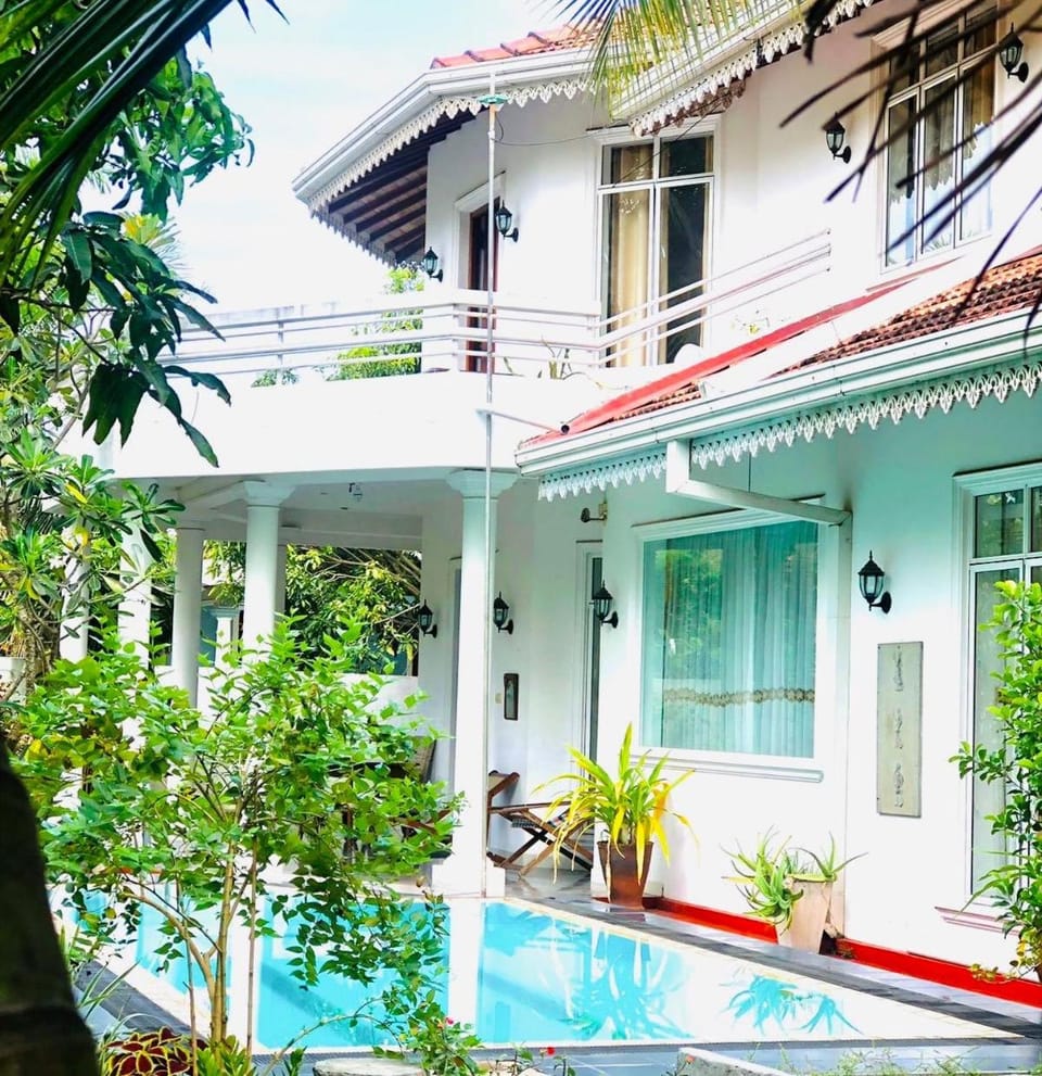 The Negombo Manor Villa Hotel in Negombo