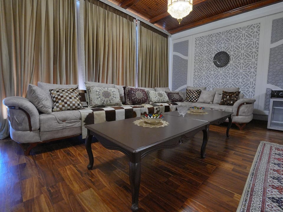 Shared lounge/TV area