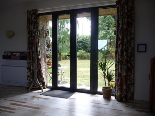 Chambre d'hotes Suite 53m2 ou Caravane vintage avec cuisine et salle de bains privees, B&B 53m2 Suit Hotel in Brittany
