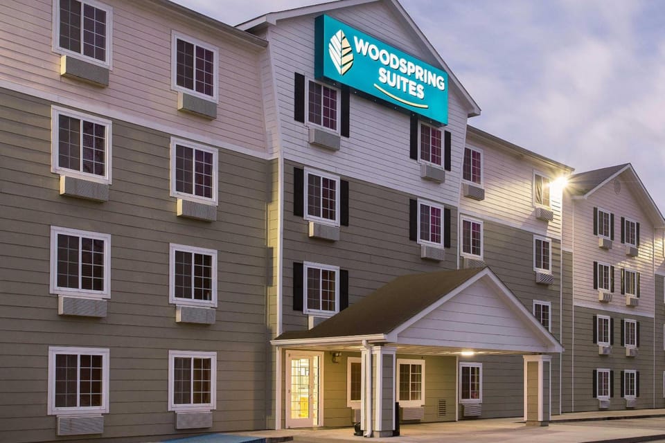 WoodSpring Suites Baton Rouge Airline Highway Hotel in Baton Rouge