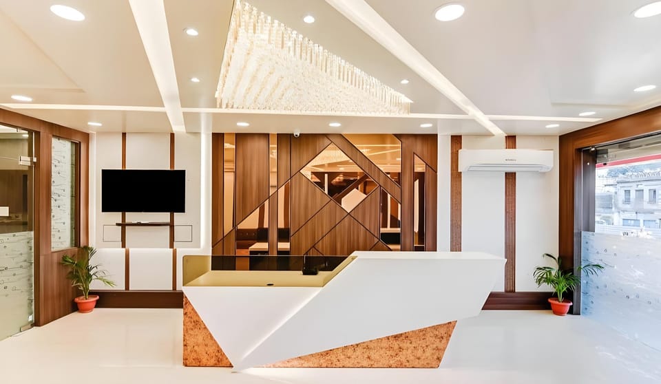 Hotel Resto Hotel in Lucknow