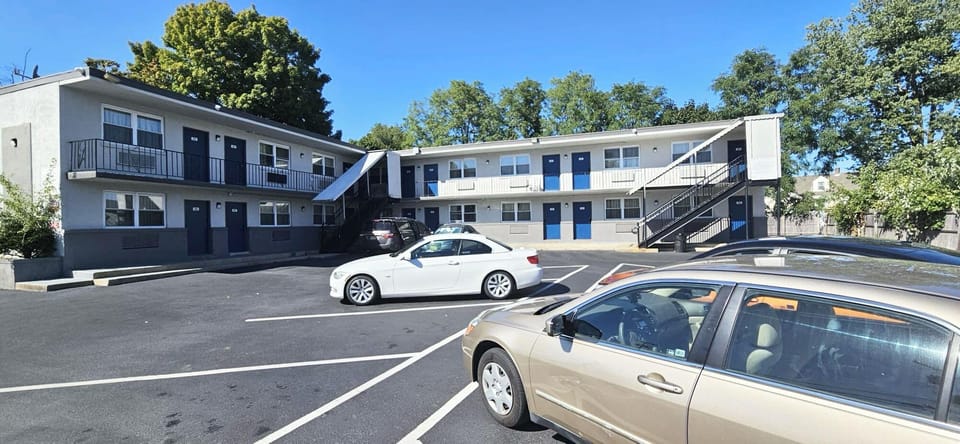 Kiteville Neptune Hotel in Tinton Falls