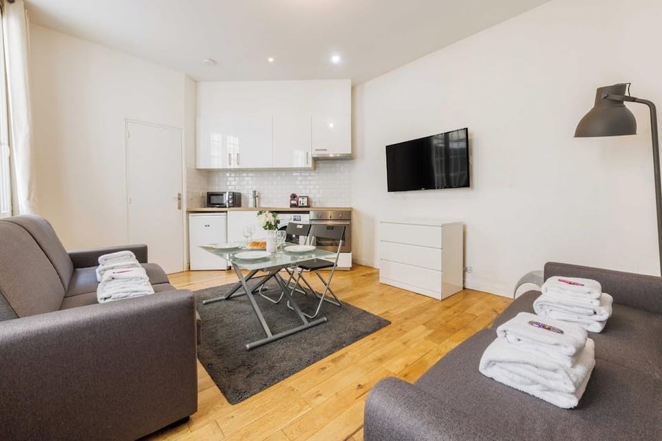 Lovely Studio Near Eiffel Tower Hotel in Paris