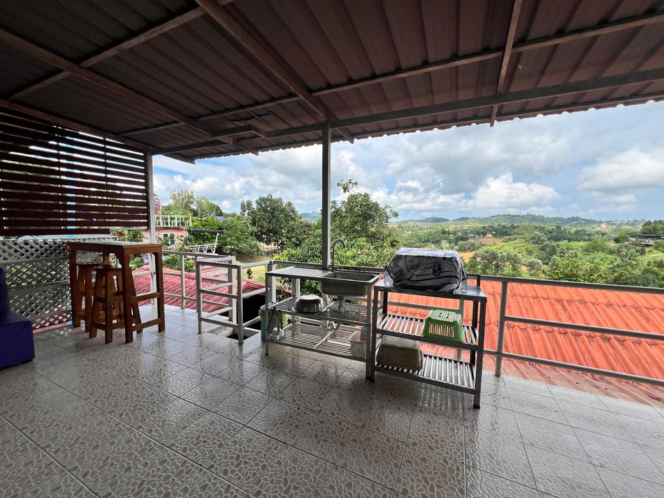 บ้านไม้สายหมอก (ห้องชมหมอก/ห้องชมตะวัน) Resort in Laos