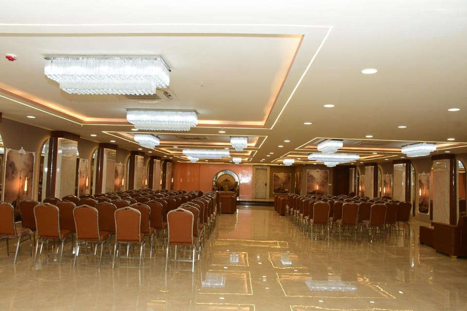 HOTEL THE CRYSTAL PALACE Hotel in Uttar Pradesh