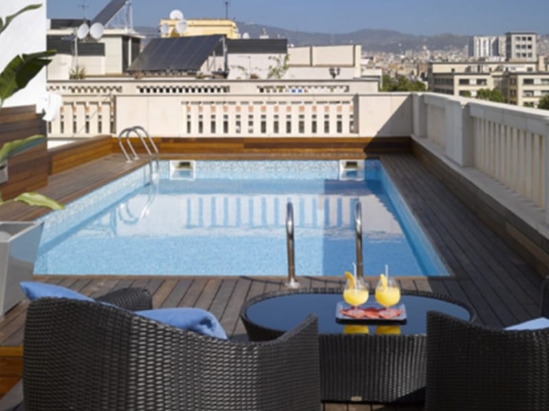 Swimming pool [outdoor]