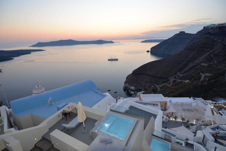 Aria Suites & Villas Hotel in Thera
