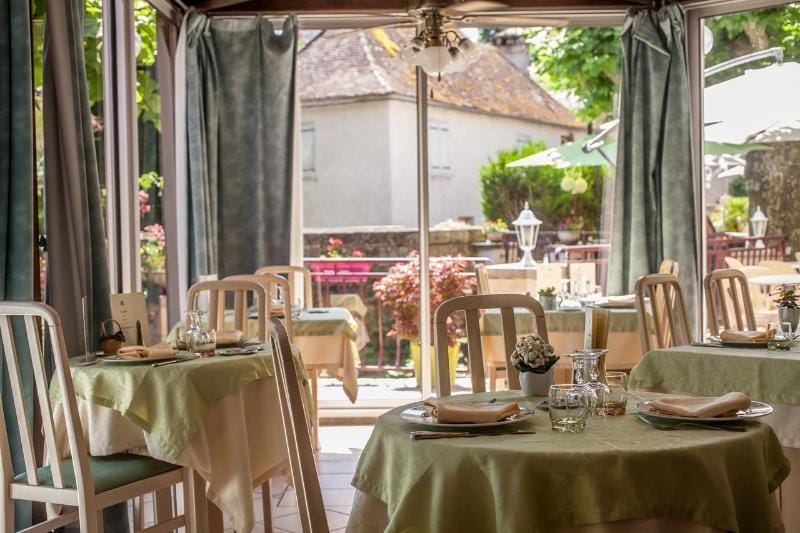 Logis Auberge de L'ile Hotel in Nouvelle-Aquitaine