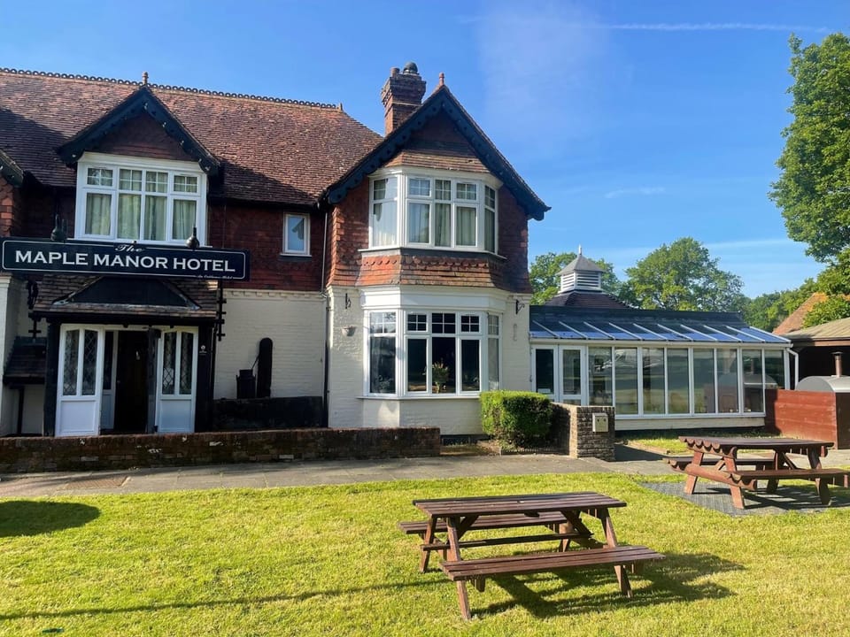 The Maple Manor Hotel Hotel in Horley