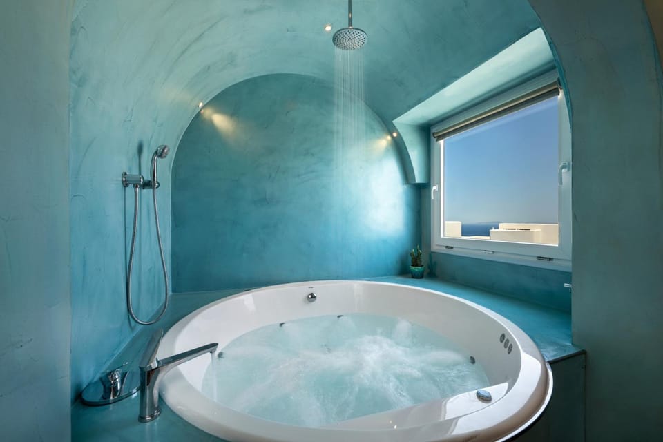 Alizea Villas & Suites Hotel in Thera