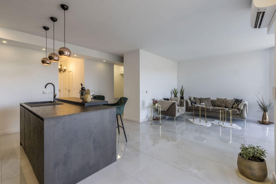 Carmen - 2 Bedroom Apartment - Downtown Hotel in Split
