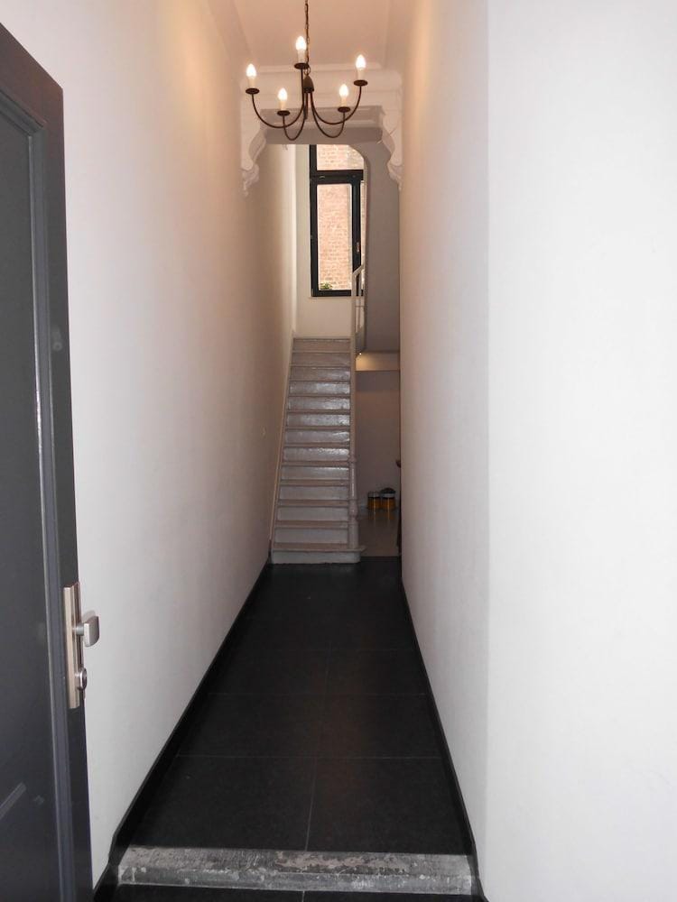 Midi Residence Hotel in Saint-Gilles