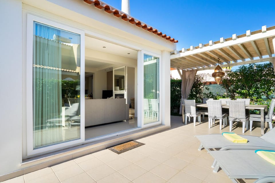 Prime Hideaway Luxury Villa Hotel in Quarteira